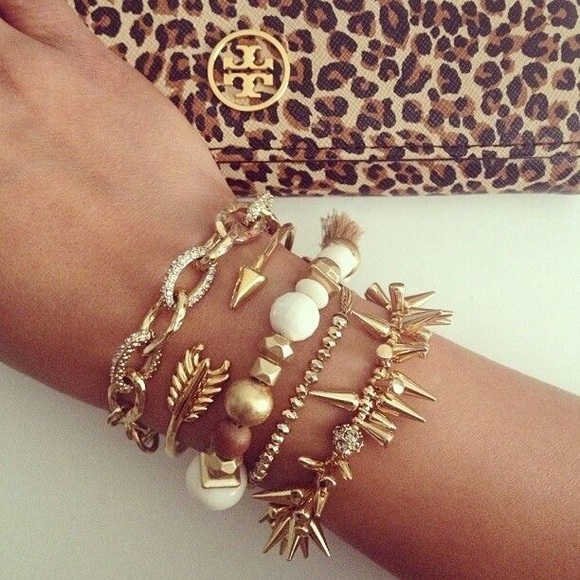 Stella & Dot Gilded Arrow Bangle - Picture 2 of 8